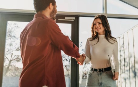 Почему вам стоит избегать одной фразы при просьбах