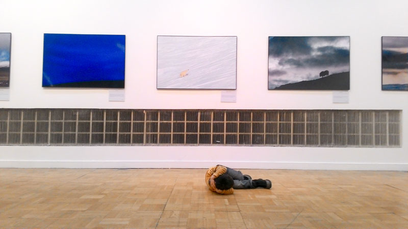 Как детские травмы формируют обиды в взрослой жизни