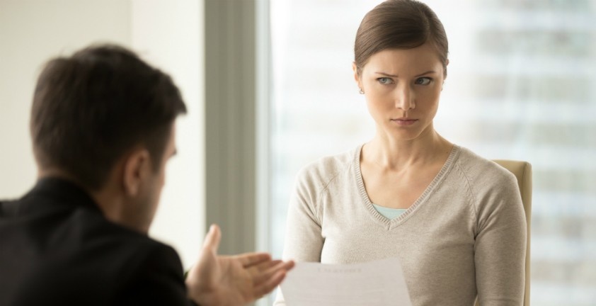 Как критика может угрожать вашим отношениям и что с этим делать