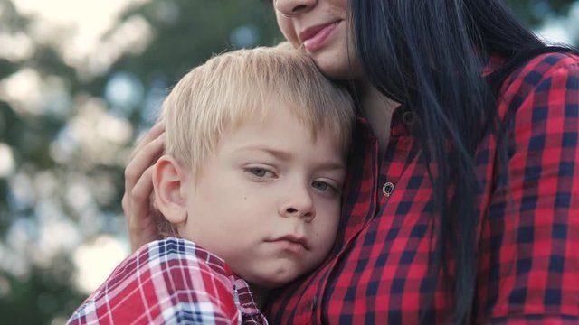 Непохожие, но родные: трагедия и радость материнства
